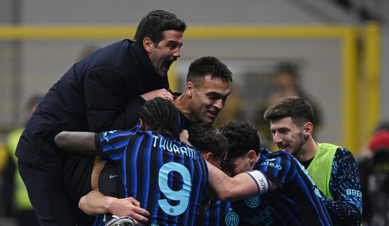 Cristi Chivu, bucurii pe alte fronturi după eliminarea din Liga Campionilor La o zi după ieșirea din competiția Ligii Campionilor, Cristi Chivu primește o veste îmbucurătoare