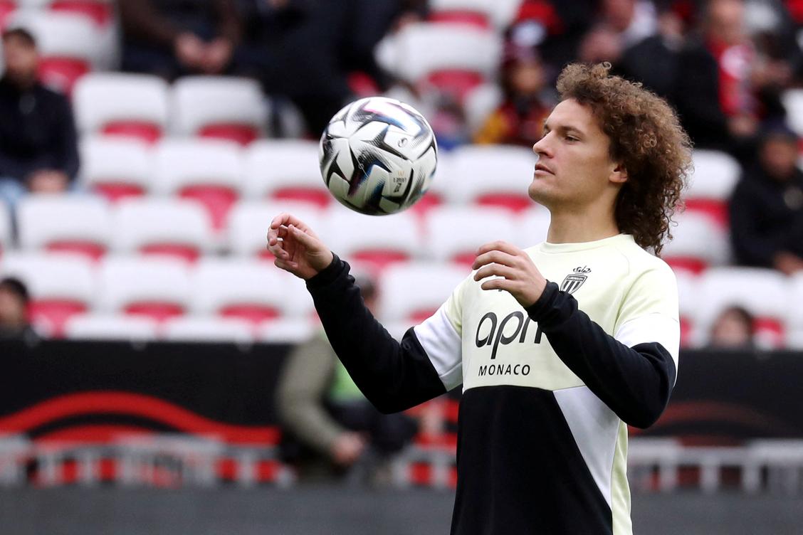 Schimbare de sistem la AS Monaco înaintea meciului cu FC Nantes AS Monaco își adaptează din nou strategia de joc, antrenorul Sébastien Pocognoli optând pentru o revenire la un sistem defensiv cu patru fundași, înaintea întâlnirii cu FC Nantes, programată pentru această seară, la ora 21:05