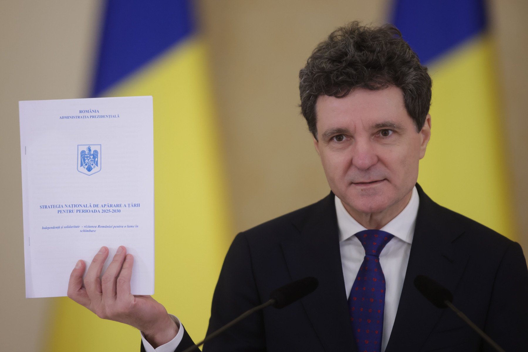 Președintele României, Nicușor Dan, a salutat recent decizia Curții Constituționale (CCR), care a validat reforma pensiilor speciale pentru magistrați, decizie considerată un pas important spre echitate în sistemul de pensii al magistraților