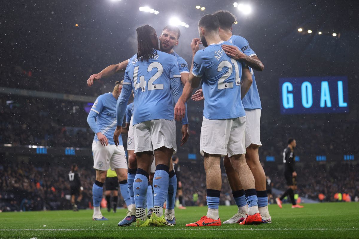 Manchester City își continuă marșul spre titlu cu o victorie concludentă Manchester City a învins cu 3-0 pe Fulham în etapa a 26-a din Premier League, păstrându-se în cursa strânsă pentru titlu