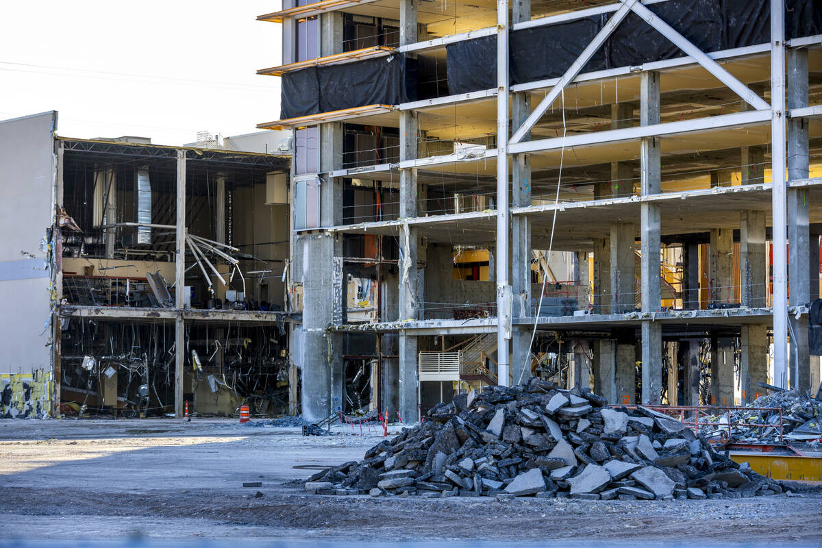 Eastside Cannery înlăturat de pe harta Las Vegas-ului Hotelul-casino Eastside Cannery, situat pe Boulder Highway, este pe cale de a dispărea complet, după ce muncitorii au început lucrările de demolare a proprietății