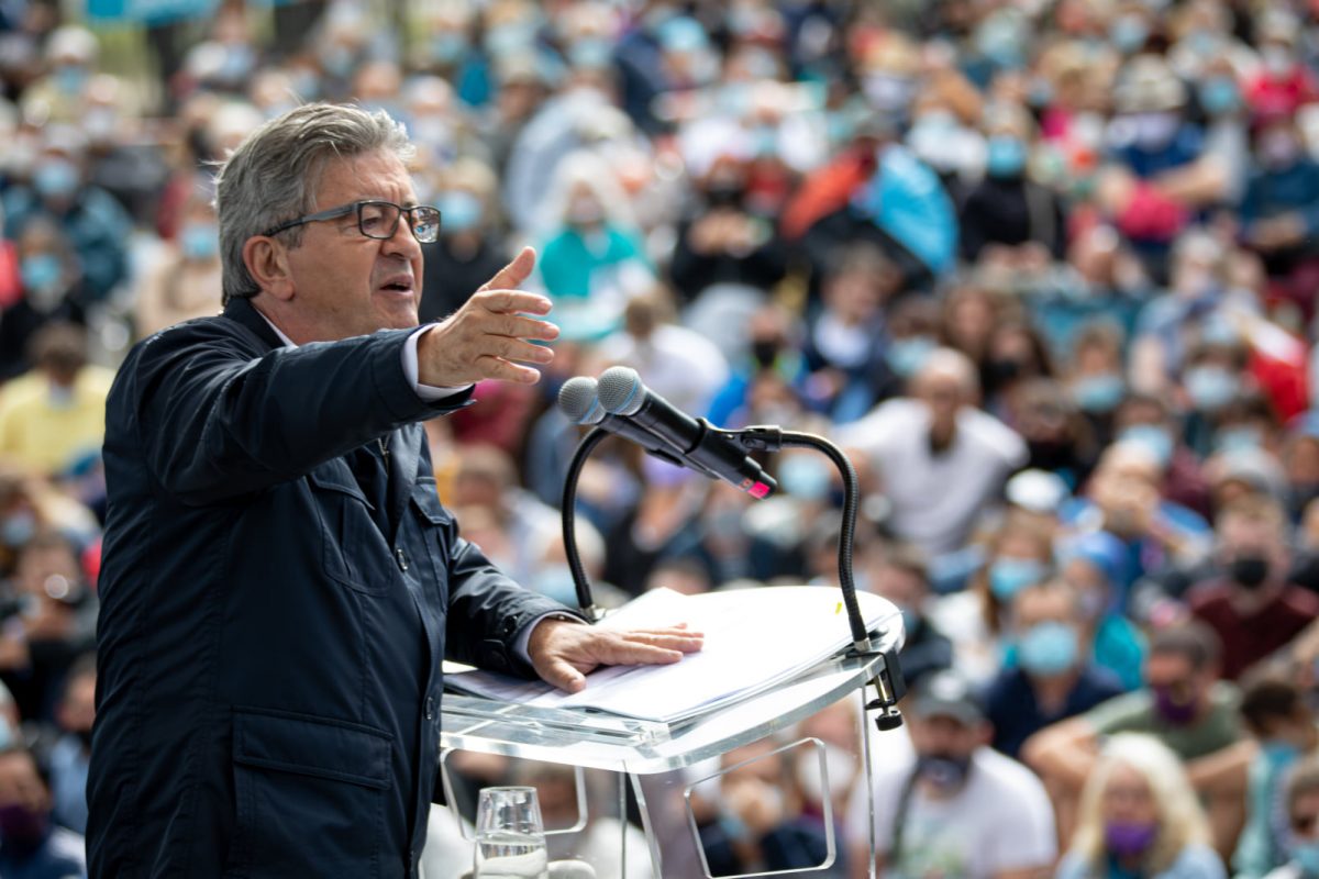 Lyon: A fost arestat un al doilea suspect în cazul morții studentului de extremă dreapta ucis în confruntări violente Autoritățile franceze au anunțat, în această dimineață, reținerea a două persoane în urma investigațiilor privind moartea tragică a unui activist student de extremă dreaptă, care s-a petrecut săptămâna trecută în Lyon