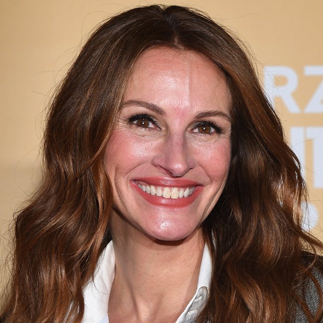 Julia Roberts și Danny Moder, o iubire care dăinuiește în timp Celebră pentru rolurile sale memorabile, Julia Roberts a adus un strop de magie în lumea social media, sărbătorind ziua de naștere a soțului său, Danny Moder, printr-o postare emoționantă pe Instagram