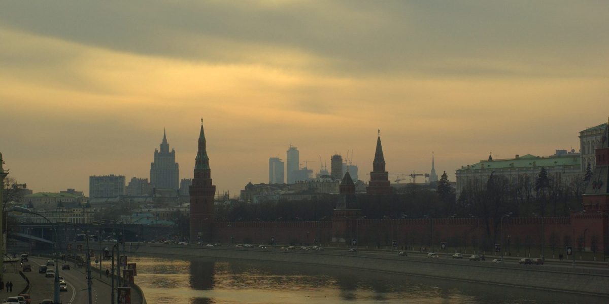 2560px-Ministry_of_Foreign_Affairs_building_Moscow_Kremlin_and_Moscow_International_Business_Center.jpeg - ReporterUrban