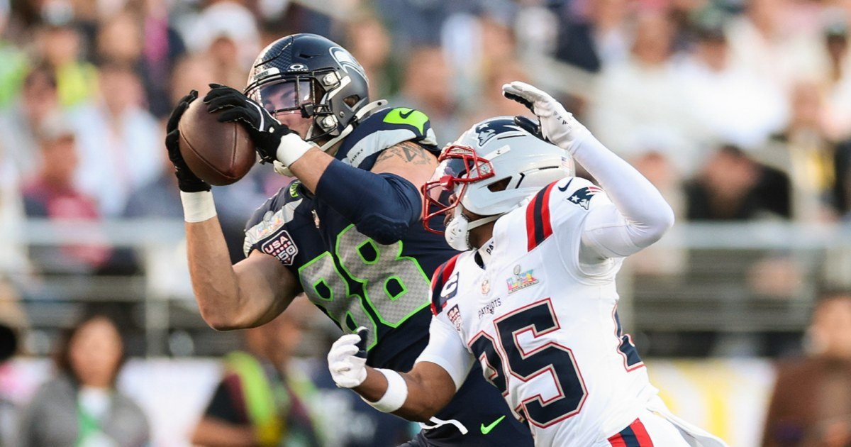 Bad Bunny: Întâlnirea cu fanii de la Super Bowl a adus limbajul spaniol în prim-plan Bad Bunny, artistul care a revoluționat muzica latino, a făcut valuri în lumea divertismentului la Super Bowl, aducând pe scena iconică nu doar melodii de succes, ci și expresii care au devenit parte din cultura urbană