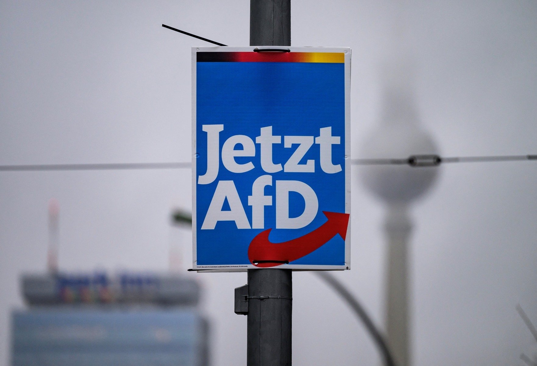 Filiala Unionii Alternativa pentru Germania din Saxonia Inferioară a fost clasificată recent ca organizație extremistă de către serviciul de informații al landului, alimentând controversele și tensiunile din scena politică germană