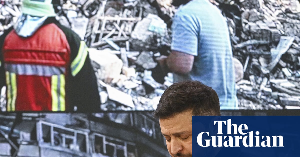 Zelenskyy îndeamnă Europa să se opună Rusiei, înaintea negocierilor cruciale cu Moscova Președintele ucrainean Volodymyr Zelenskyy a declarat, în cadrul Conferinței de Securitate de la München, că Vladimir Putin este un „sclav al războiului” și a avertizat asupra pagubelor aduse de atacurile rusești, care au afectat toate centralele electrice din Ucraina