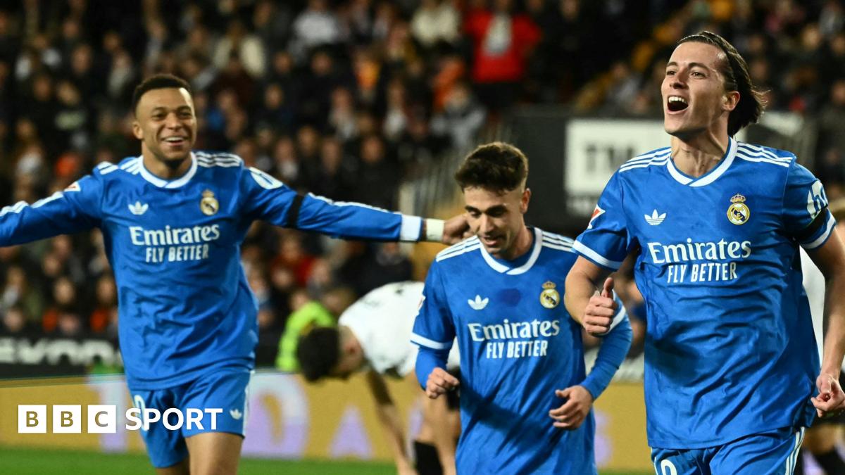 Mbappé aduce victoria pentru Real Madrid în derby-ul cu Valencia Kylian Mbappé a reușit să marcheze în ultimele minute ale întâlnirii cu Valencia, aducând astfel Real Madrid către o victorie importantă, cu 2-1, și reducând distanța față de liderul Barcelona la doar un punct
