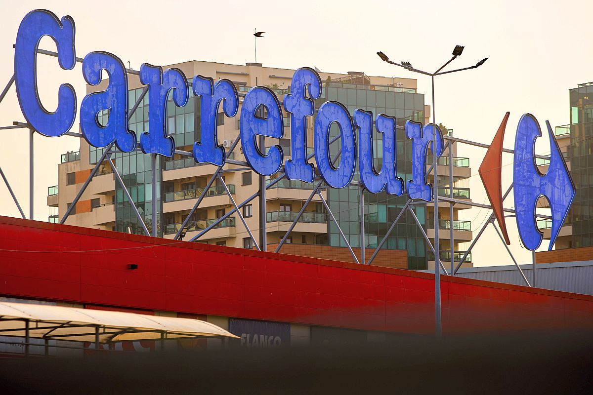 Frații Pavăl negociază achiziționarea Carrefour România pentru 823 milioane de euro Frații Dragoș și Adrian Pavăl, cunoscuți pentru imperiul lor în domeniul construcțiilor prin Dedeman, sunt în curs de a prelua rețeaua Carrefour România