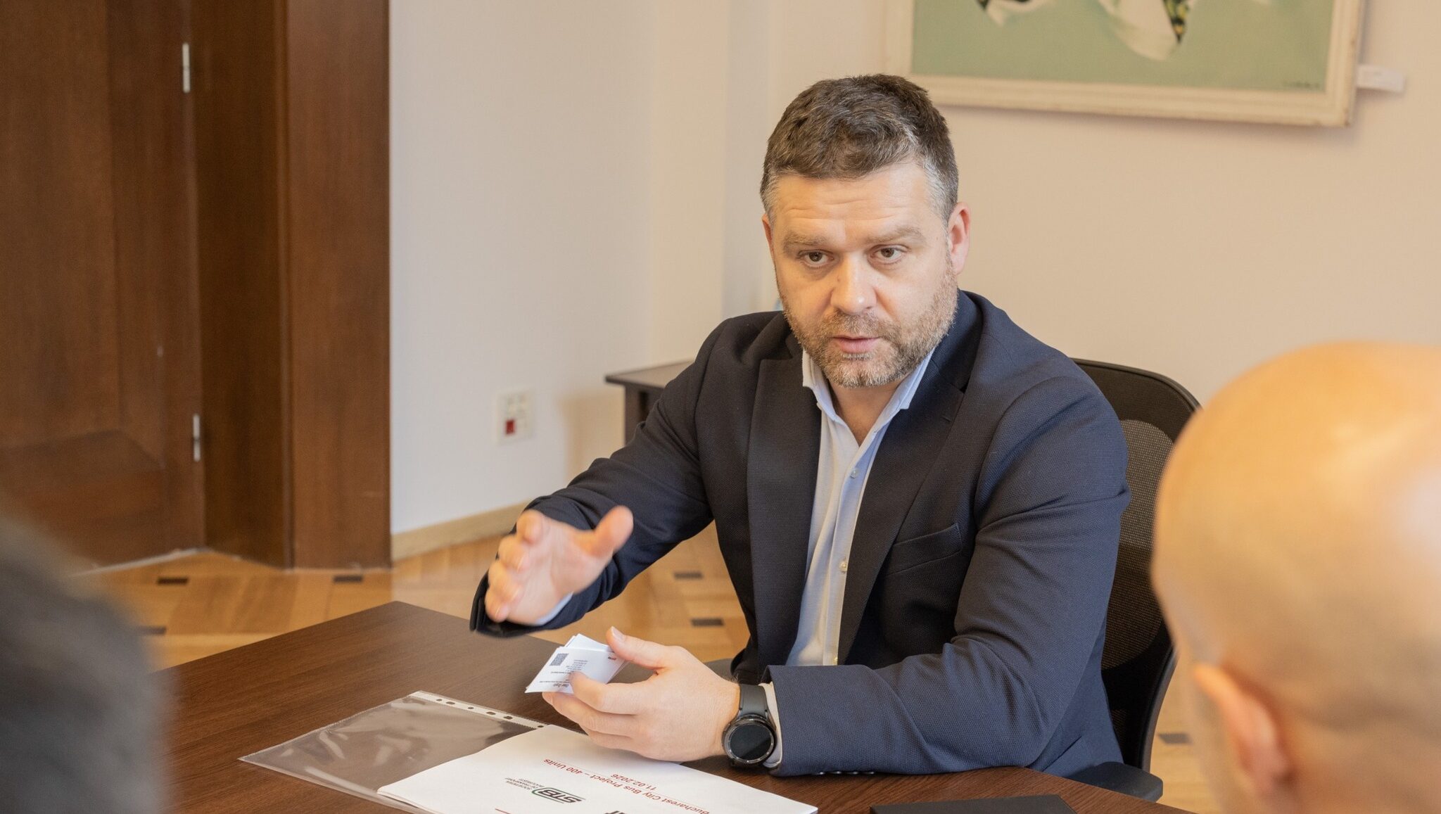 Primarul Capitalei, Ciprian Ciucu, a declanșat o ofensivă dură împotriva Societății de Transport București (STB), compania care administrează transportul public de suprafață, declarând că va efectua un „audit personal” pentru a analiza situația criminală în care se află societatea, ale cărei datorii se ridică în prezent la 1,6 miliarde de lei
