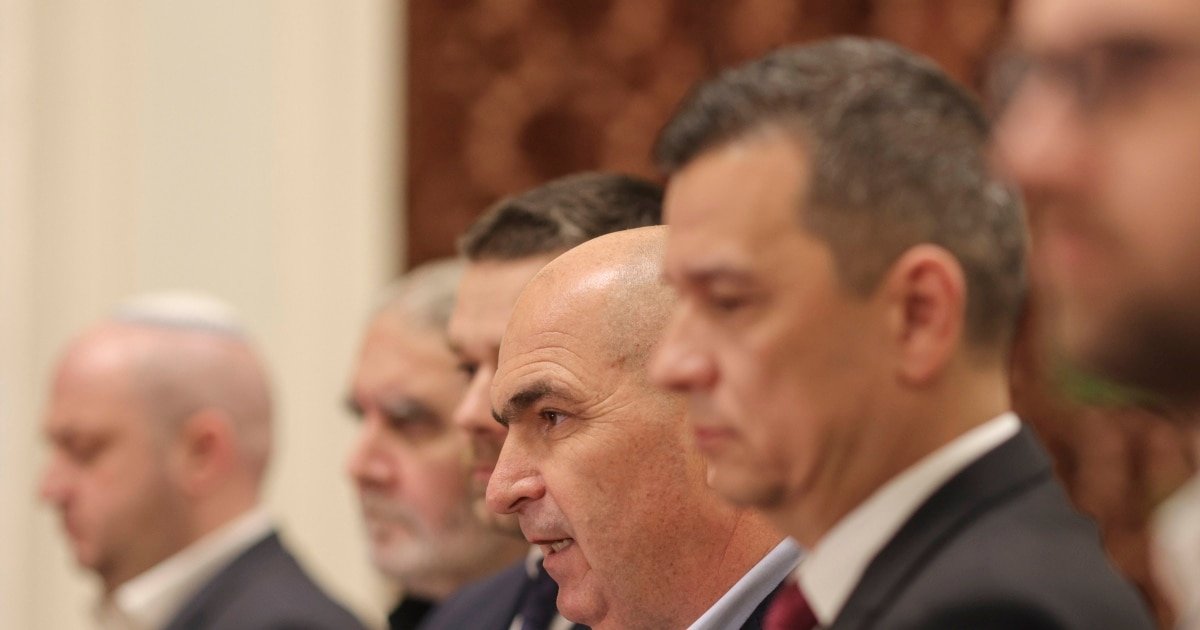 Reforma administrației centrale și locale, însoțită de un pachet de relansare economică, va fi adoptată prin Ordonanță de Urgență a Guvernului, a anunțat purtătoarea de cuvânt a Guvernului, Ioana Dogioiu, după o reuniune a coaliției de guvernare