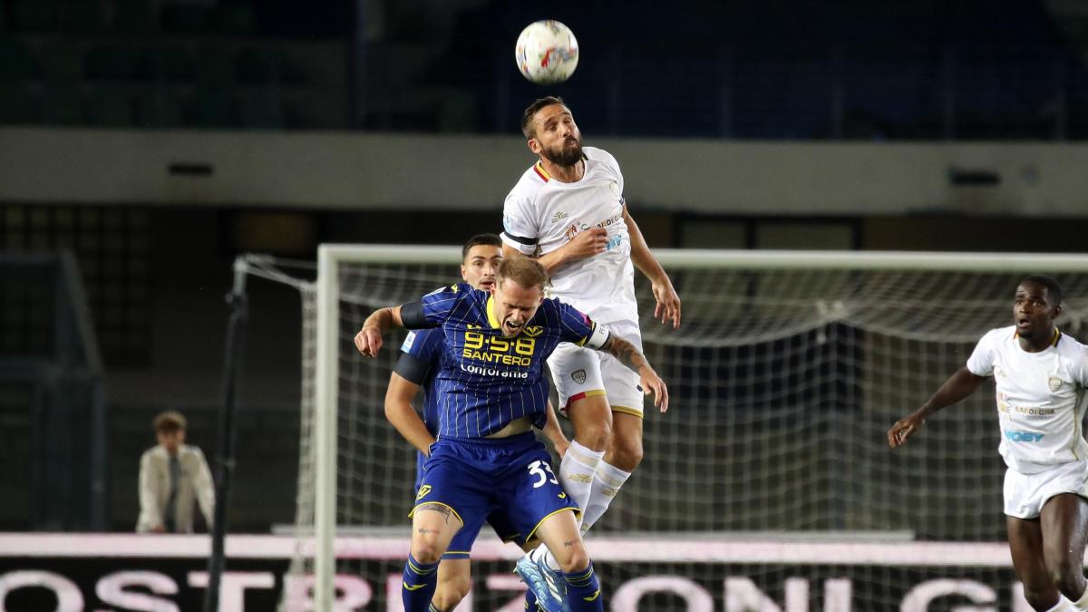 Cagliari și Lecce, duel la înălțime în 25ª etapă a Serie A Cagliari și Lecce se pregătesc să se întâlnească diseară, de la ora 20:45, la Unipol Domus, într-un meci din cadrul etapei a 25-a din Serie A