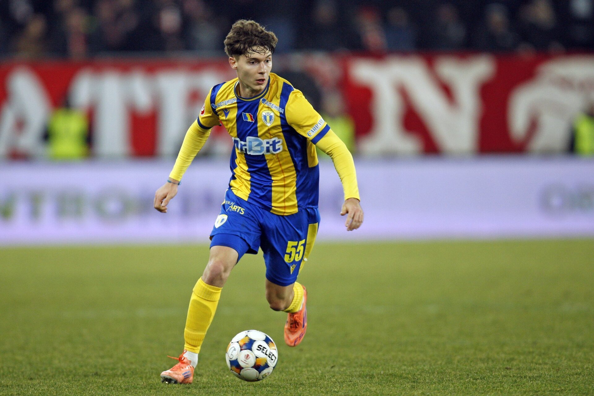 Petrolul Ploiești se pregătește pentru duelul cu FC Argeș Partida dintre Petrolul Ploiești și FC Argeș, programată vineri, 13 februarie, la ora 20.00, promite a fi un meci cu o mare încărcătură emoțională pentru ambele echipe