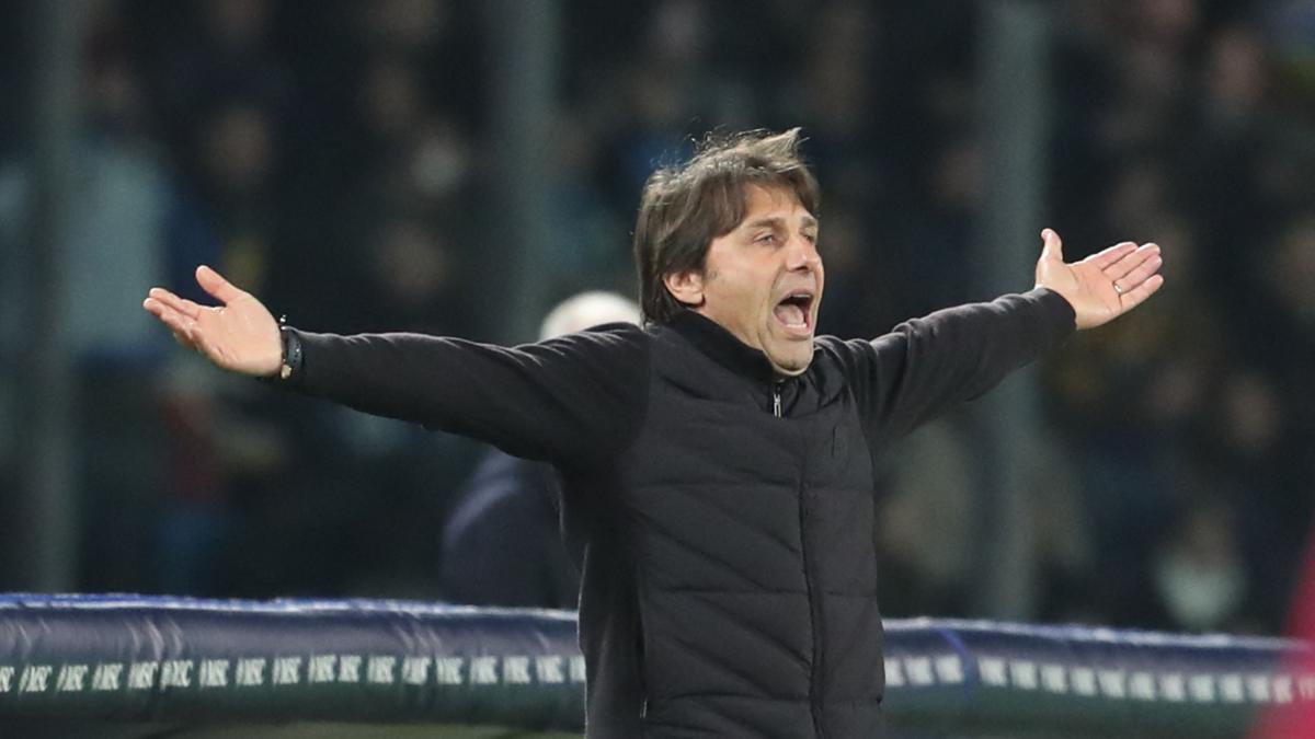 Napoli, un rezultatul echilibrat în fața Romei: Conte laudă curajul echipei Într-o partidă tensionată disputată pe terenul propriilor suporteri, Napoli a reușit să obțină un rezultat de 2-2 împotriva Romei, continuându-și astfel drumul în sezonul competițional, sub privirea atentă a antrenorului Antonio Conte
