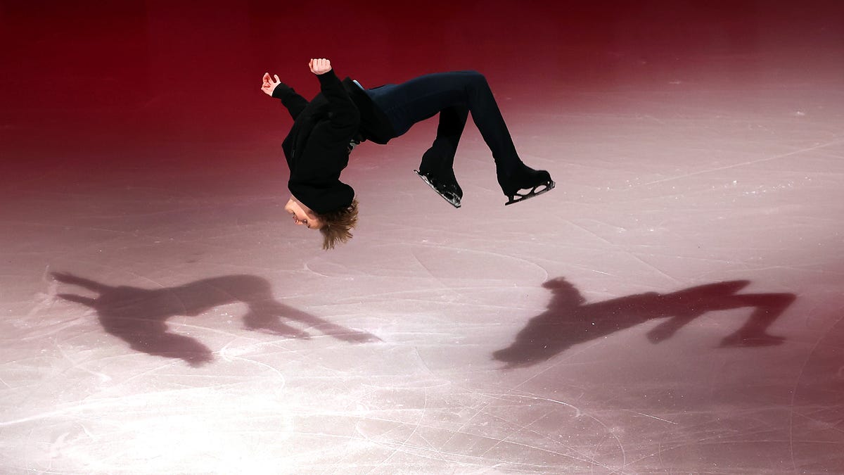 Ilia Malinin, starul patinajului artistic, promite spectacol la Jocurile Olimpice de Iarnă din 2026 Ilia Malinin, tânărul și promițătorul patinator american, și-a exprimat entuziasmul pentru Jocurile Olimpice de Iarnă din 2026, unde visează să contribuie cu evoluții memorabile