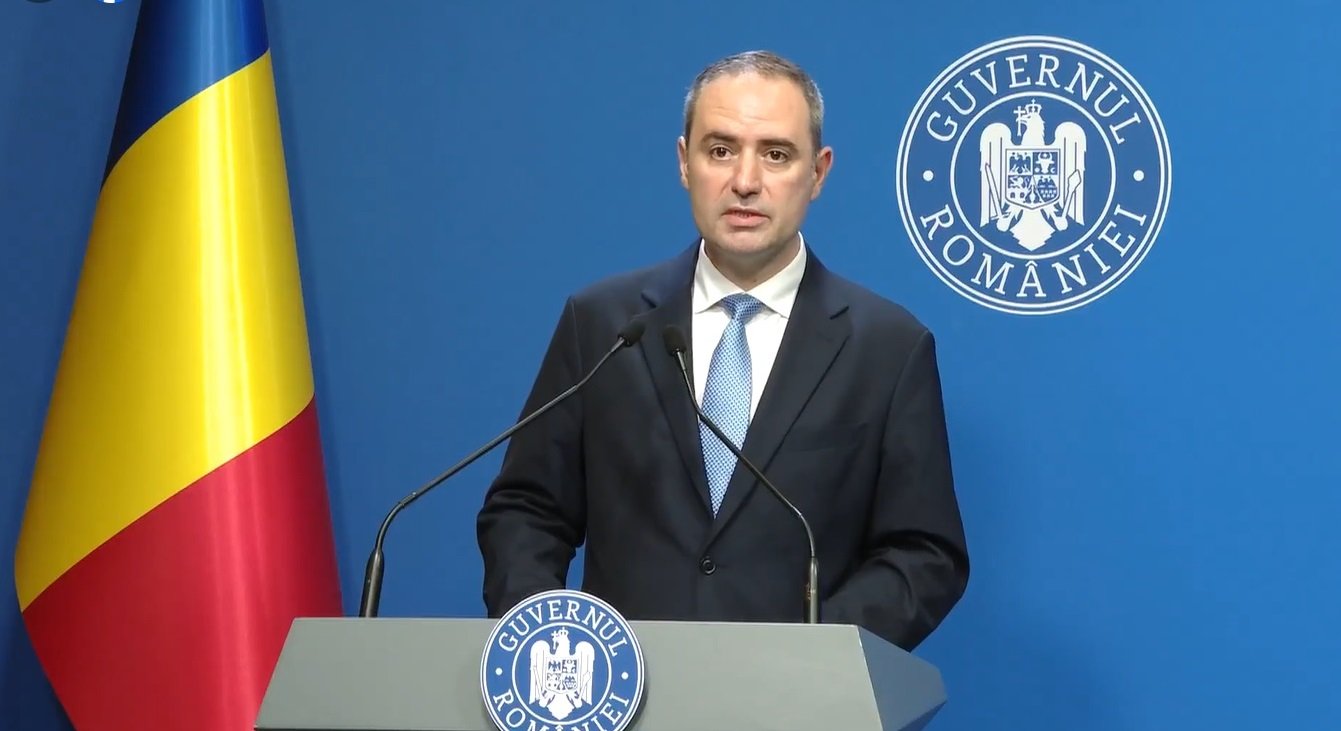Ministerul Finanțelor avertizează: Riscul real pentru România nu vine dintr-o recesiune tehnică, ci din deteriorarea procesului de consolidare fiscală Guvernul român se află în fața unui hohot de realități economice, iar premierul nu încetează să sublinieze că deciziile pe termen scurt sau deciziile care aduc dezechilibre bugetare prezintă riscuri majore pentru stabilitatea economică a țării