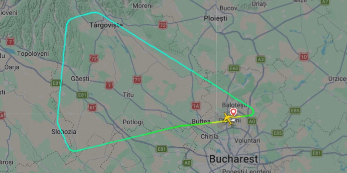 Avion-intors-la-Otopeni.jpg - ReporterUrban