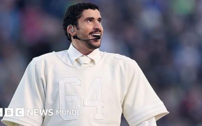 "Lo único más poderoso que el odio es el amor": Bad Bunny pone a bailar al Super Bowl y reivindica a Puerto Rico y a la cultura latina