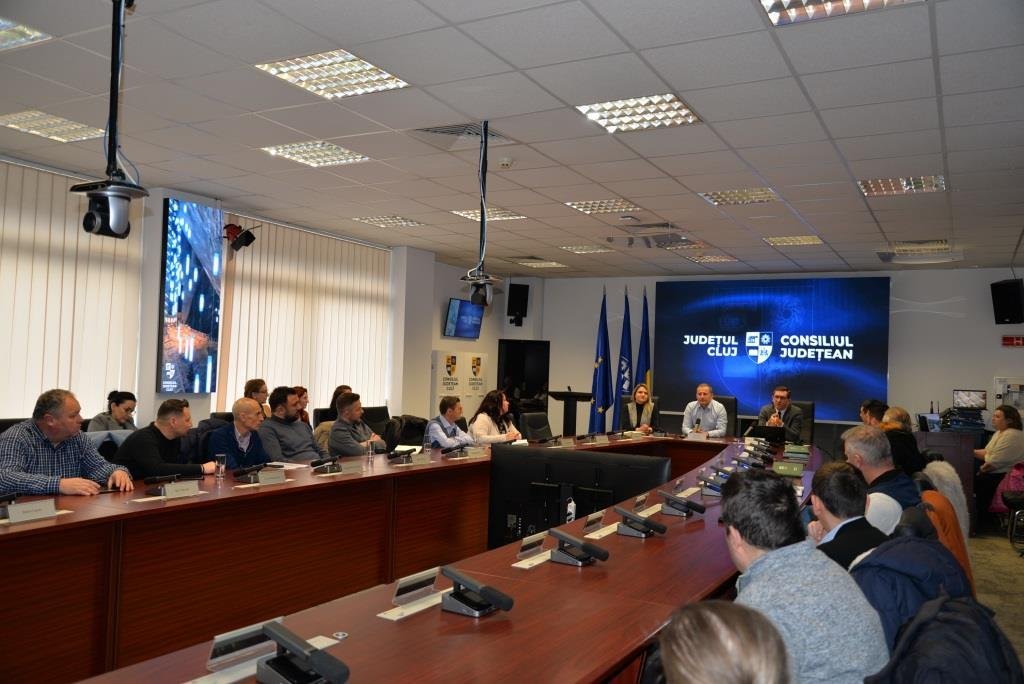 Consiliul Județean Cluj a lansat un proiect ambițios pentru digitalizarea administrației locale, anunțând înregistrarea tuturor primăriilor din județ, inclusiv municipiul Huedin, în platforma Ghișeul Unic