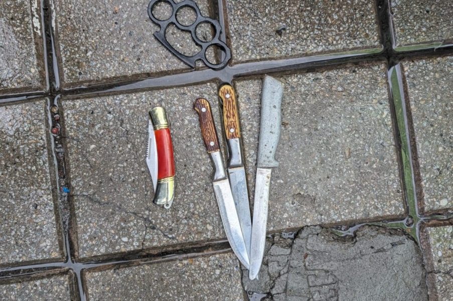 Cutite-arme-albe.jpeg - ReporterUrban