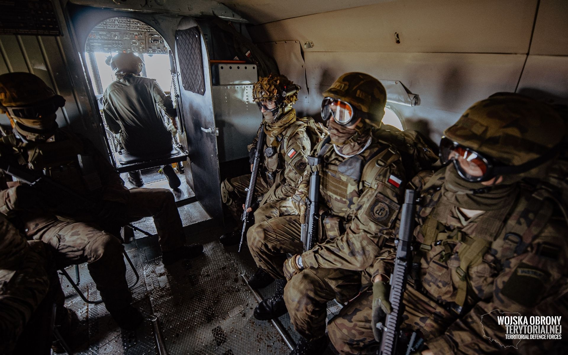 Polonia investește în securitatea națională prin crearea unui corp de rezervă militară mobilizabil în situații de război Guvernul polonez intensifică eforturile de consolidare a apărării naționale prin inițiativa de a constitui un corp de rezervă militară cu grad înalt de disponibilitate, anunțată oficial de ministrul apărării, Władysław Kosiniak-Kamysz