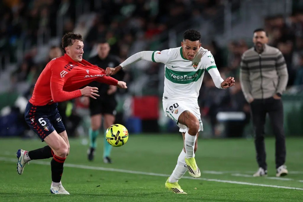Intensitate pe terenul de fotbal: Un meci fără goluri, dar plin de tensiune În etapa recentă din La Liga, duelul dintre Elche și Mallorca s-a încheiat fără goluri, dar nu fără a stârni controverse și discuții aprinse