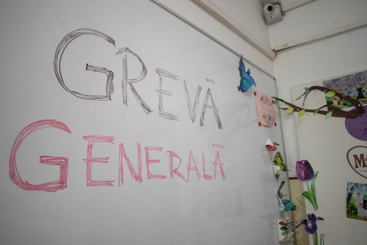 Peste 74% dintre profesorii din sistemul de învățământ românesc sunt dispuși să declanșeze o grevă generală, potrivit rezultatelor unui chestionar realizat de Federația Sindicatelor din Educație „SPIRU HARET”, în perioada 14 – 31 ianuarie
