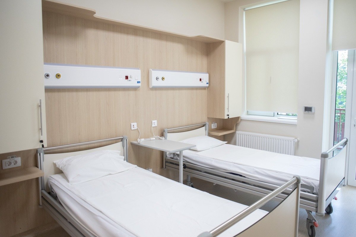 Un pacient al Spitalului Clinic Judeţean de Urgenţă (SCJU) Arad a fost pus în postura jenanta de a-și cumpăra singur perna după ce acesta s-a declarat dezamăgit de lipsa unui astfel de accesoriu esențial la momentul internării