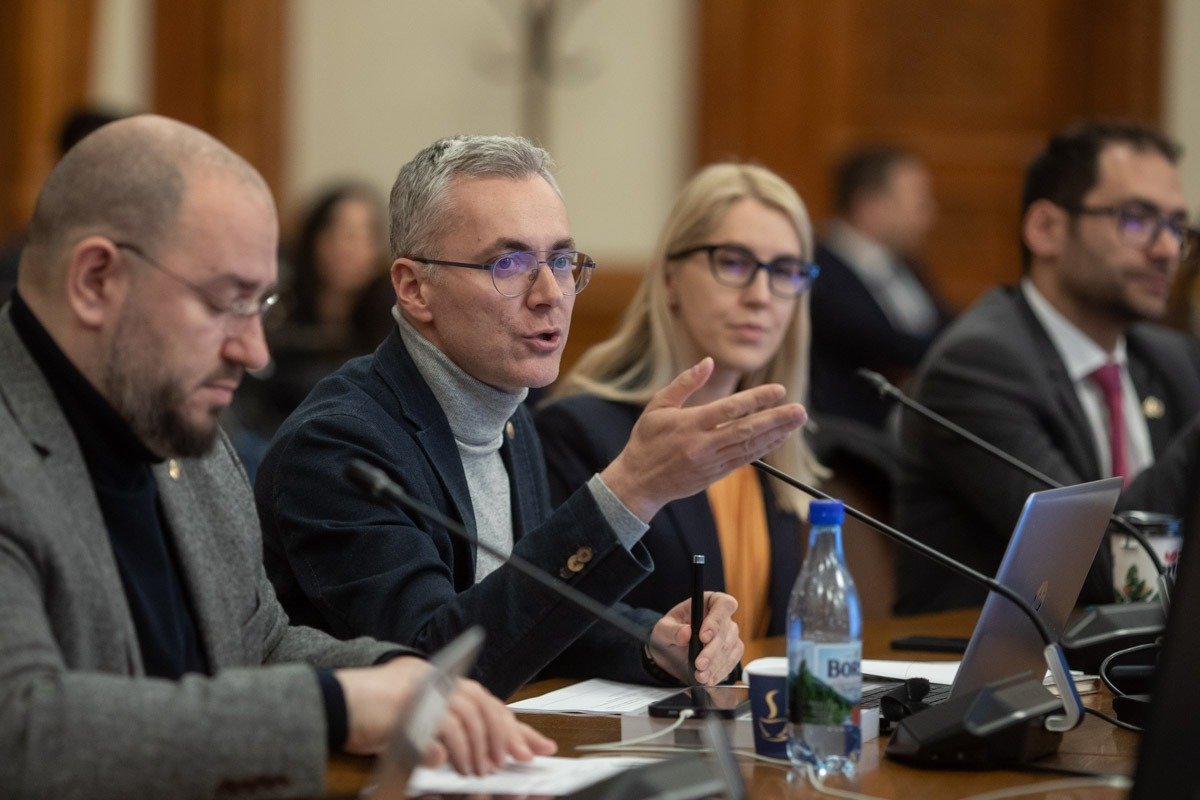 Stelian Ion: Marius Voineag va căuta să-și sporească influența în urma candidaturii pentru poziția de adjunct al Procurorului General Fostul ministru al Justiției, Stelian Ion, atrage atenția asupra calculatediței de putere a actualului șef al DNA, Marius Voineag, după anunțul că acesta și-a depus candidatura pentru funcția de adjunct al Procurorului General