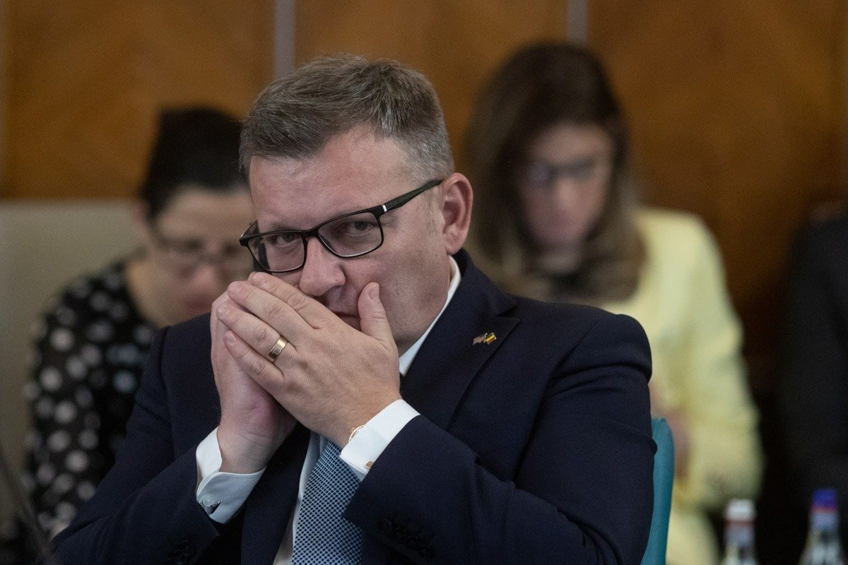 PSD relansează atacurile vehemente la adresa premierului Ilie Bolojan, după o scurtă perioadă de detenție în discursurile politice, într-un context marcat de calmitate aparentă