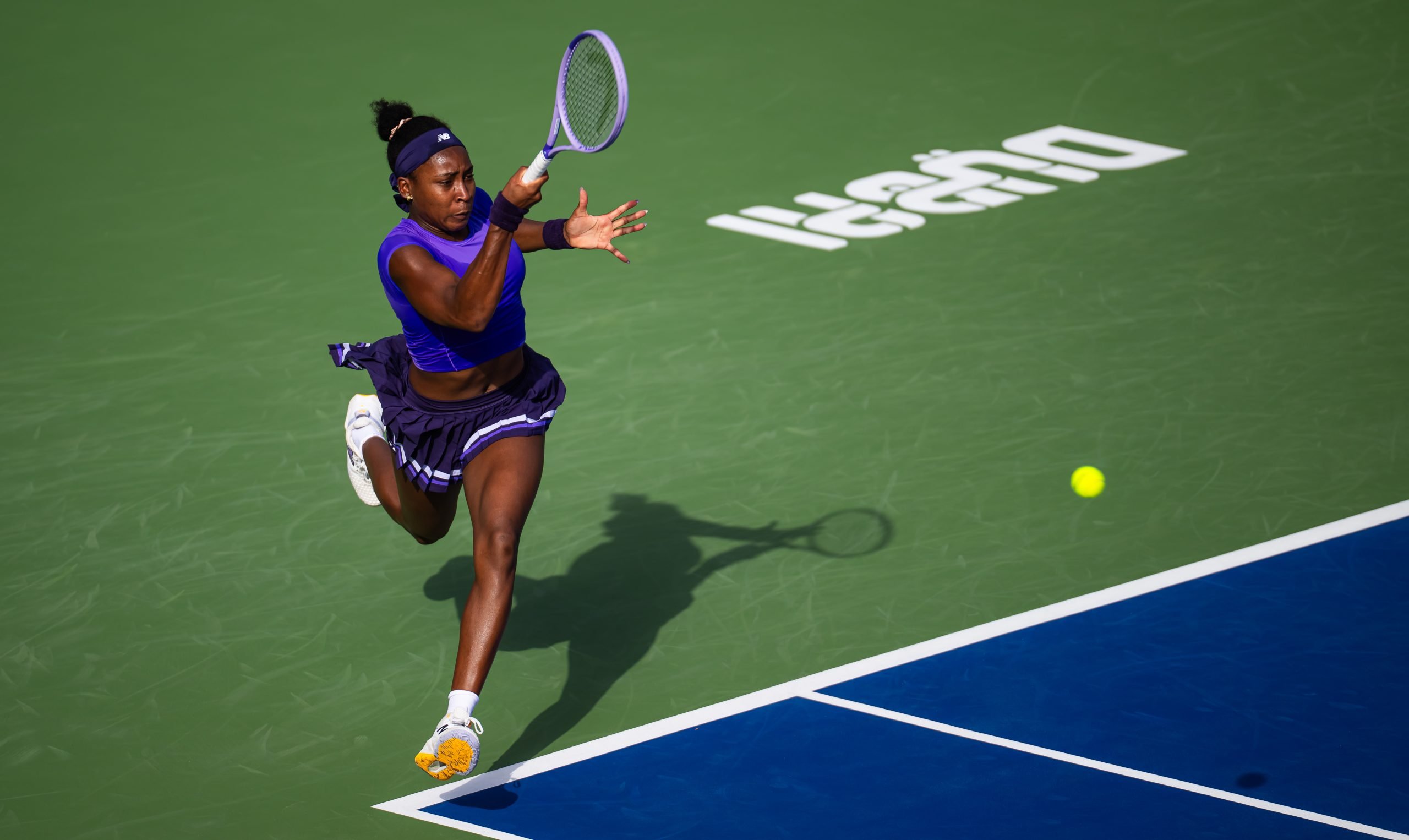 Coco Gauff înfruntă provocările și avansează în Dubai Coco Gauff, favorita numărul trei a turneului de tenis Dubai Duty Free, a reușit să depășească dificultățile și să se impună în fața rusoaicei Anna Kalinskaya, cu 6-4, 6-4, în runda a doua a competiției