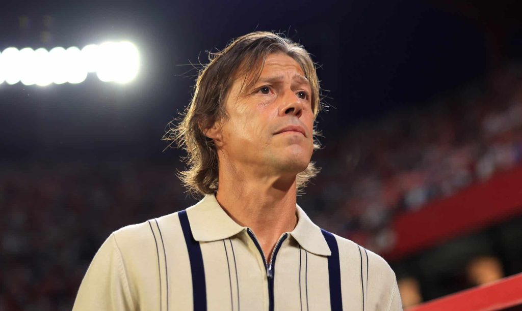 Sevilla FC, într-o situație critică înaintea confruntării cu Alavés Sevilla FC se află într-un moment de maximă tensiune, fiind nevoită să își asigure victoria în fața celor de la Deportivo Alavés, în cadrul etapei a 24-a a LaLiga