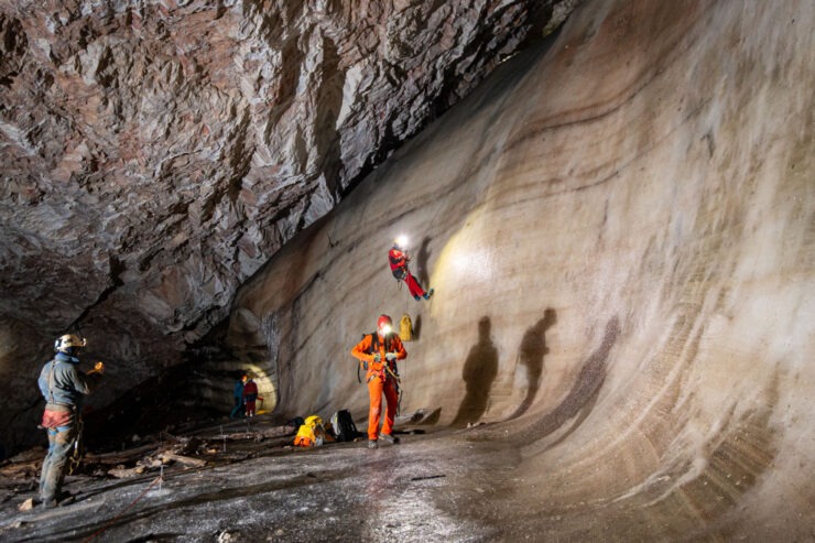 Ghetarul-de-la-Scarisoara-Matej-Blatnik-e1709639764668.jpg - ReporterUrban