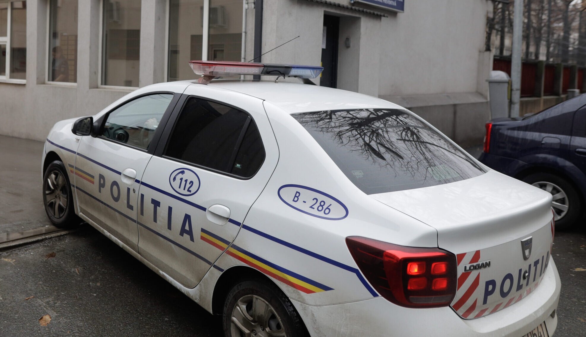 O femeie din București este în centrul unei investigații complicate, fiind suspectată de escrocherie după ce a încasat aproximativ 40.000 de euro de la mai mulți clienți, pentru vacanțe pe care ulterior nu le-a mai oferit
