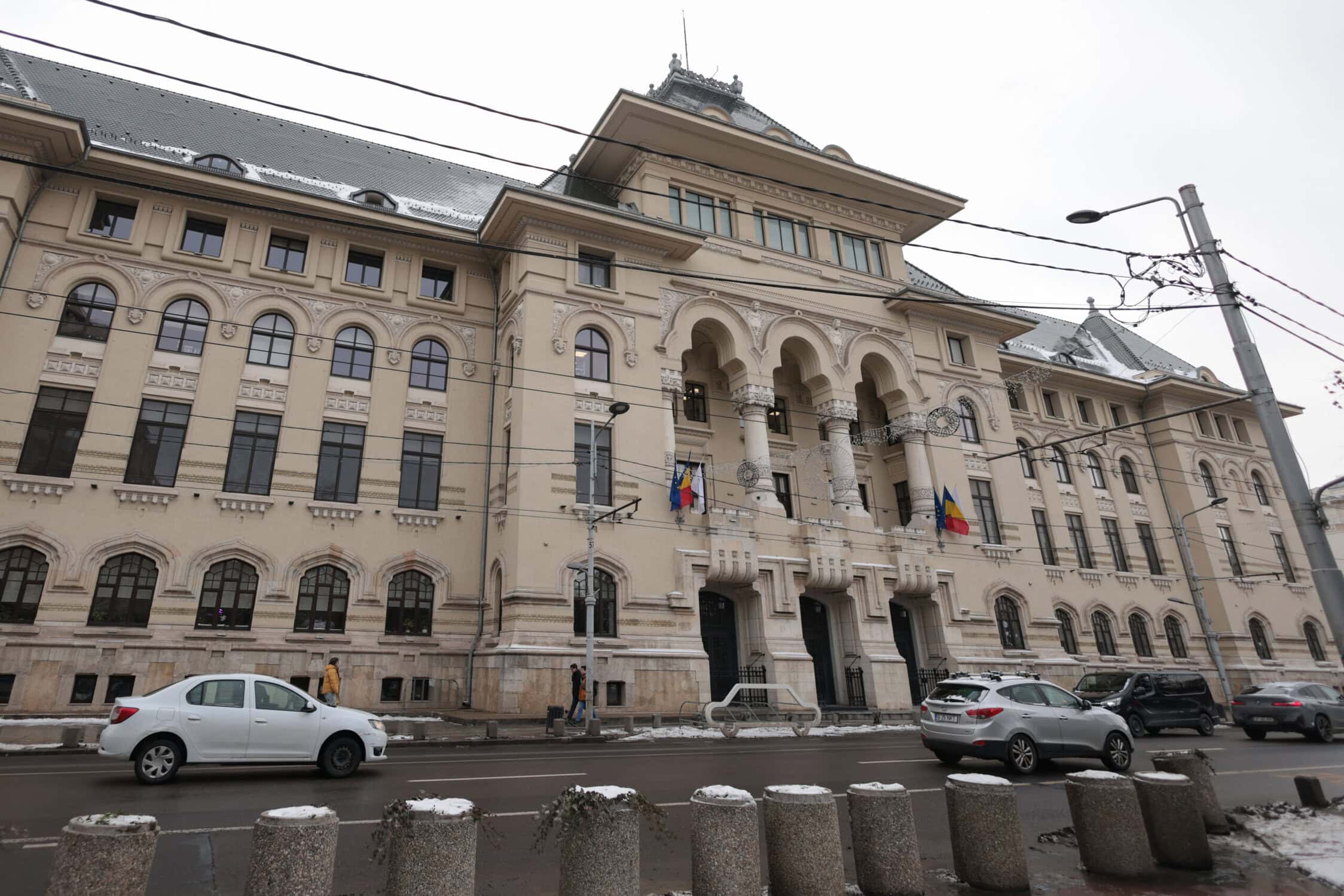 Primăria Capitalei a demarat o nouă procedură de selecție pentru evaluarea capacității de îndatorare a Bucureștiului, într-un context în care orașul se confruntă cu provocări financiare majore în dezvoltarea infrastructurii și menținerea serviciilor publice