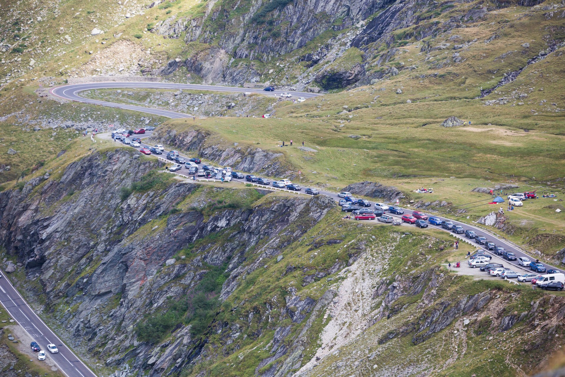 CNAIR a anunțat de astăzi restricții temporare de circulație pe Transfăgărășan, ca parte a lucrărilor de retehnologizare ale amenajării hidrotehnice Vidraru, situată între km 61+500 și km 61+750