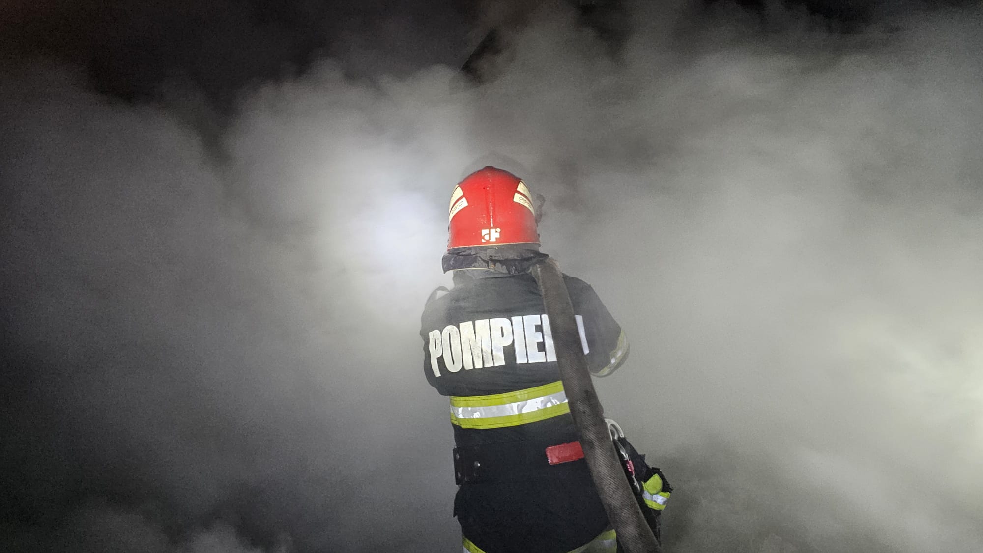 Incendiu devastator în comuna Popești: O femeie a fost găsită carbonizată În dimineața aceasta, un incendiu violent a avut loc în comuna Popești, provocând o tragedie care a lăsat comunitatea în stare de șoc