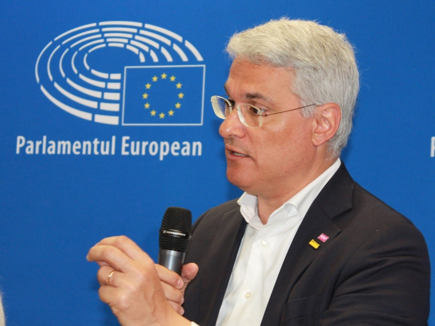 Ministrul Investițiilor și Proiectelor Europene, Dragoș Pîslaru, respinge acuziile privind riscul de blocaj financiar în proiectele privind Planul Național de Redresare și Reziliență (PNRR), afirmând cu fermitate că astfel de temeri sunt nefondate și reprezentază o interpretare nedreaptă a realității sau, mai grav, o oportunitate politică