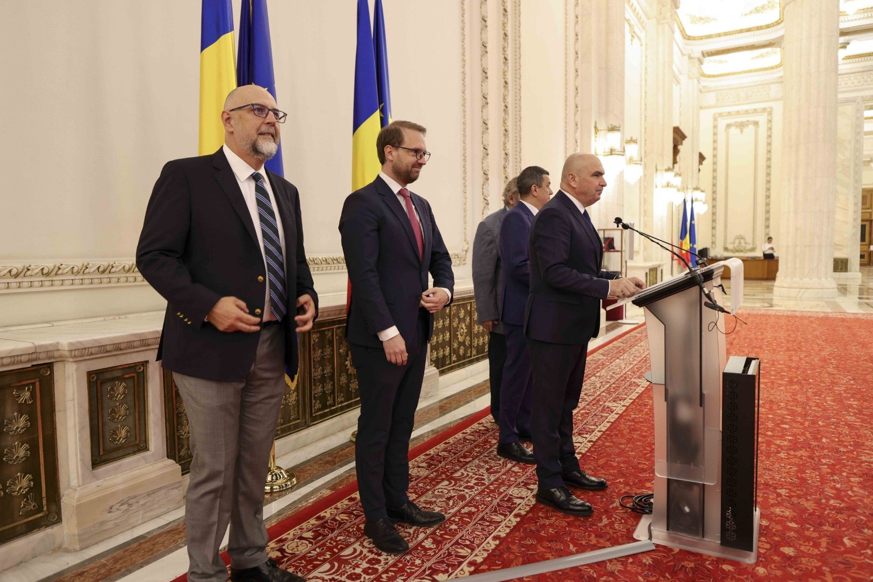 Kelemen Hunor avertizează: guvernul Bolojan trebuie să modereze măsurile de austeritate, altfel suportul popular se va evaporă Liderul UDMR, Kelemen Hunor, a ridicat tonul într-o intervenție la Digi24, exprimându-și nemulțumirea față de politicile recente ale Guvernului condus de crucialul premier Orban Bolojan