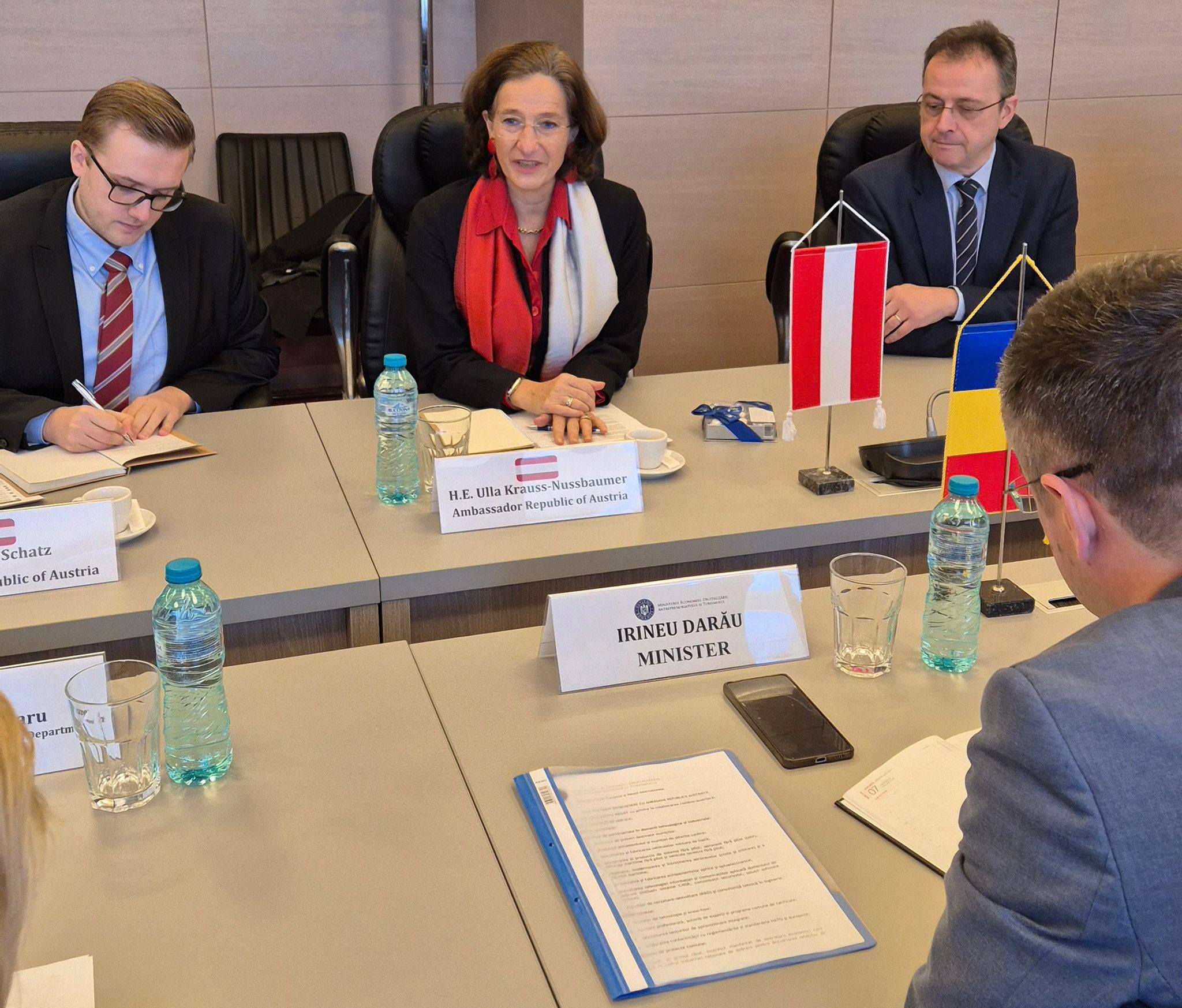 România și Austria își intensifică colaborarea economică prin noi parteneriate și proiecte de dezvoltare România vizează întărirea și diversificarea parteneriatelor cu Austria, urmărind o creștere semnificativă a schimburilor comerciale și consolidarea industriei naționale