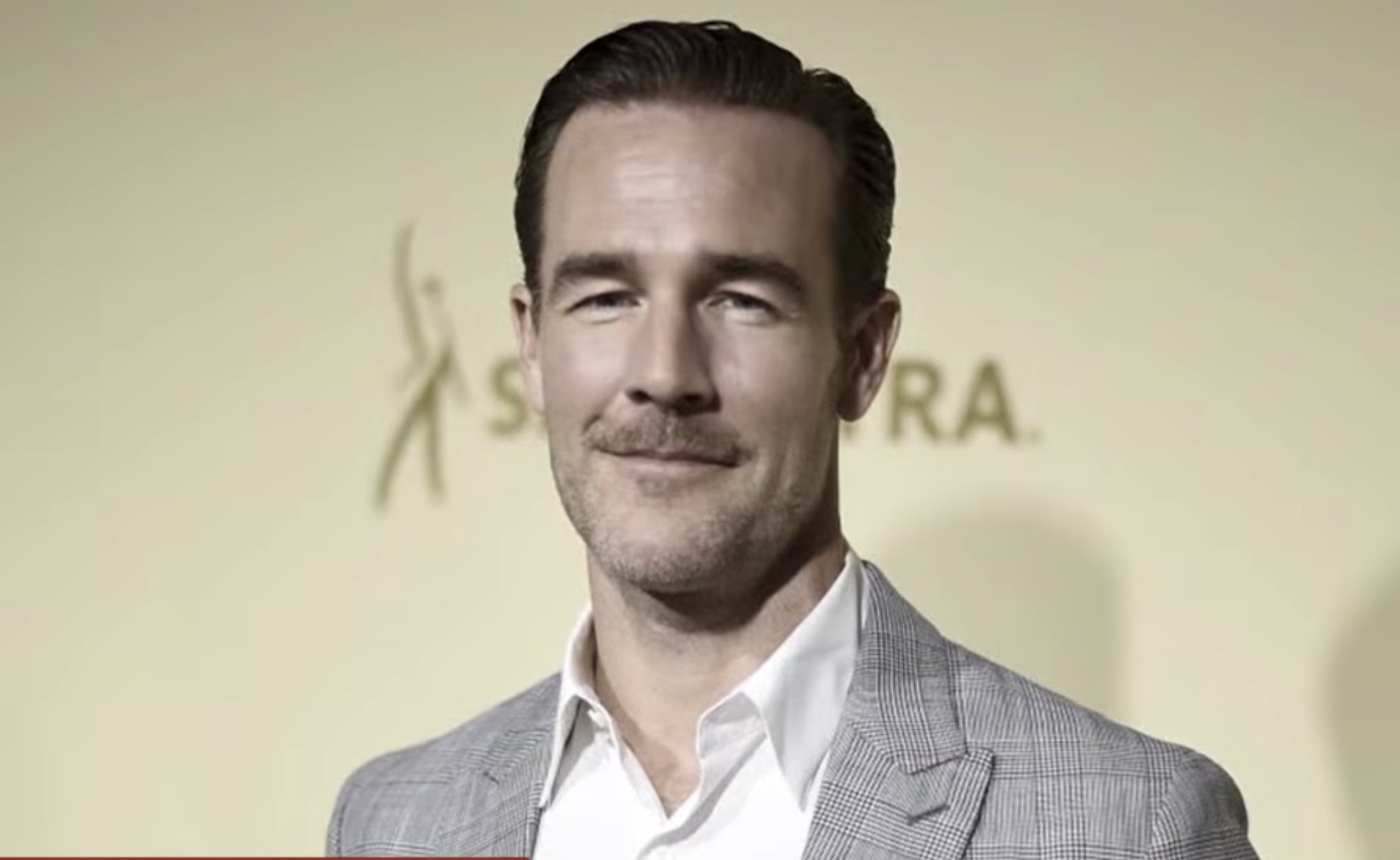 Actorul american James Van Der Beek, celebru în special pentru rolul principal din serialul de succes „Dawson’s Creek”, a încetat din viață la vârsta de 48 de ani, după o luptă dificilă cu cancerul de colon