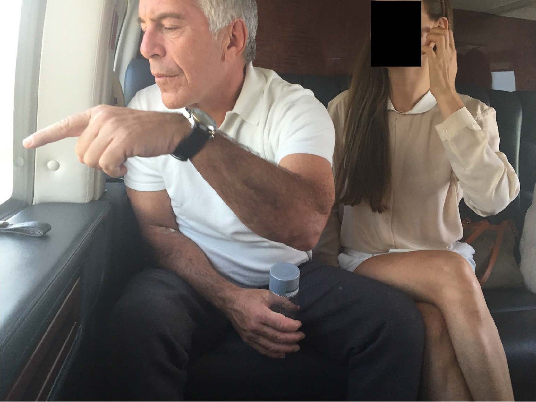 Parchetul din Paris deschide anchetă asupra posibilelor implicări ale cetățenilor francezi în scandalul Epstein Autoritățile franceze au anunțat sâmbătă că au demarat o anchetă oficială pentru a evalua eventualele implicații ale cetățenilor francezi în cazul Jeffrey Epstein, după publicarea unor documente controversate de către autoritățile din Statele Unite, care îl acuză pe infractorul sexual de activități ilegale și conducerea unei rețele de trafic de minori