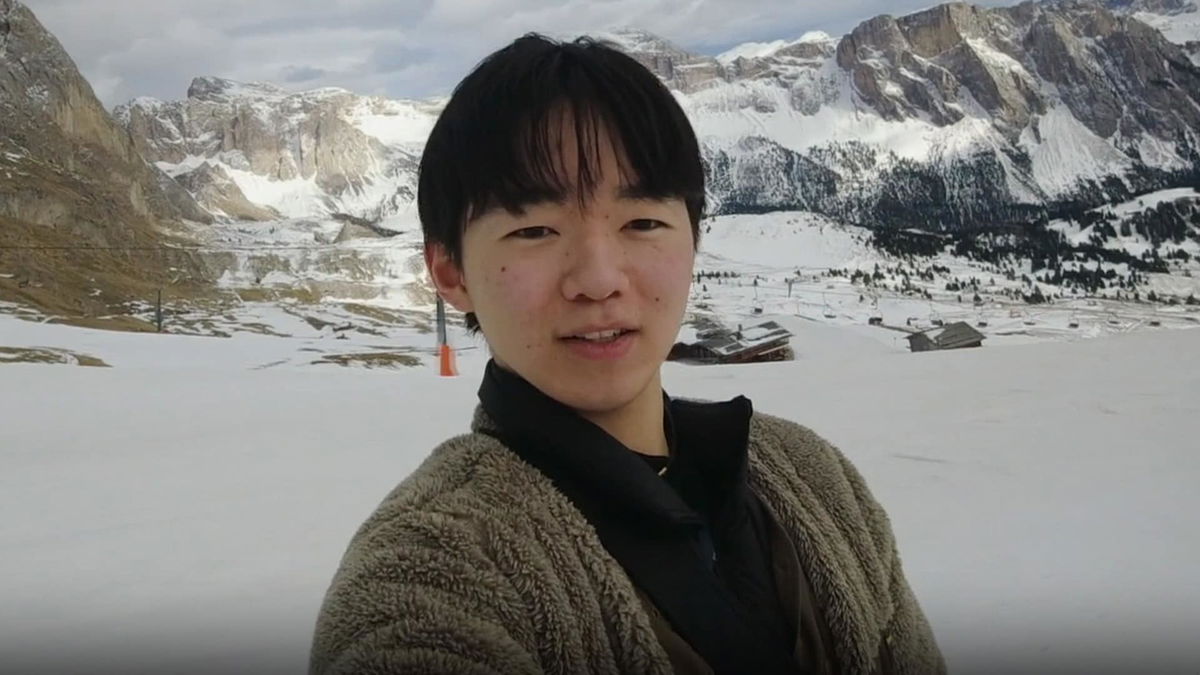 Yuma Kagiyama și călătoria sa inspirațională în Italia Skaterul japonez Yuma Kagiyama a efectuat în 2023 o călătorie marcantă în Italia, unde a avut ocazia să se antreneze alături de celebra sa antrenoare, Carolina Kostner