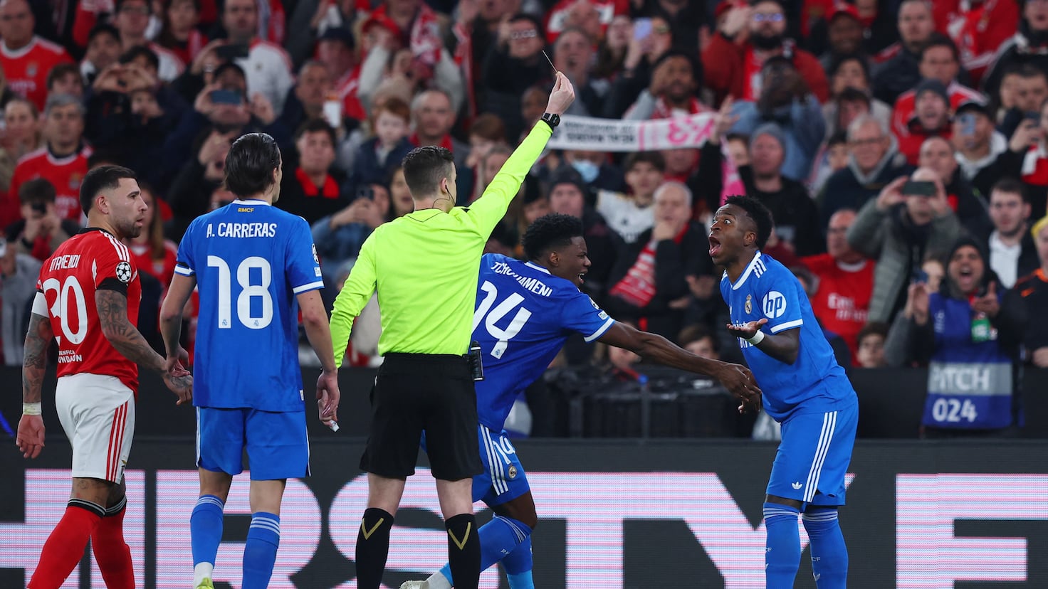 Benfica pregătită pentru duelul cu Real Madrid Benfica se află pe cale să înfrunte Real Madrid într-un meci decisiv din competițiile europene, iar antrenorul José Mourinho a menționat că echipa sa va aborda partida cu maximă seriozitate, chiar dacă nu se află în cea mai bună formă