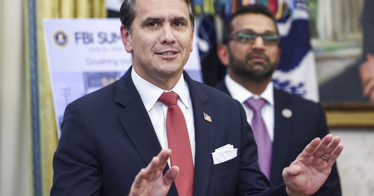 Justiția americană confirmă că nu vor fi aduse noi acuzații în cazul Epstein Departamentul american al Justiției a informat duminică prin secretarul adjunct Todd Blanche că nu există intenția de a deschide noi proceduri legale în cazul Jeffrey Epstein