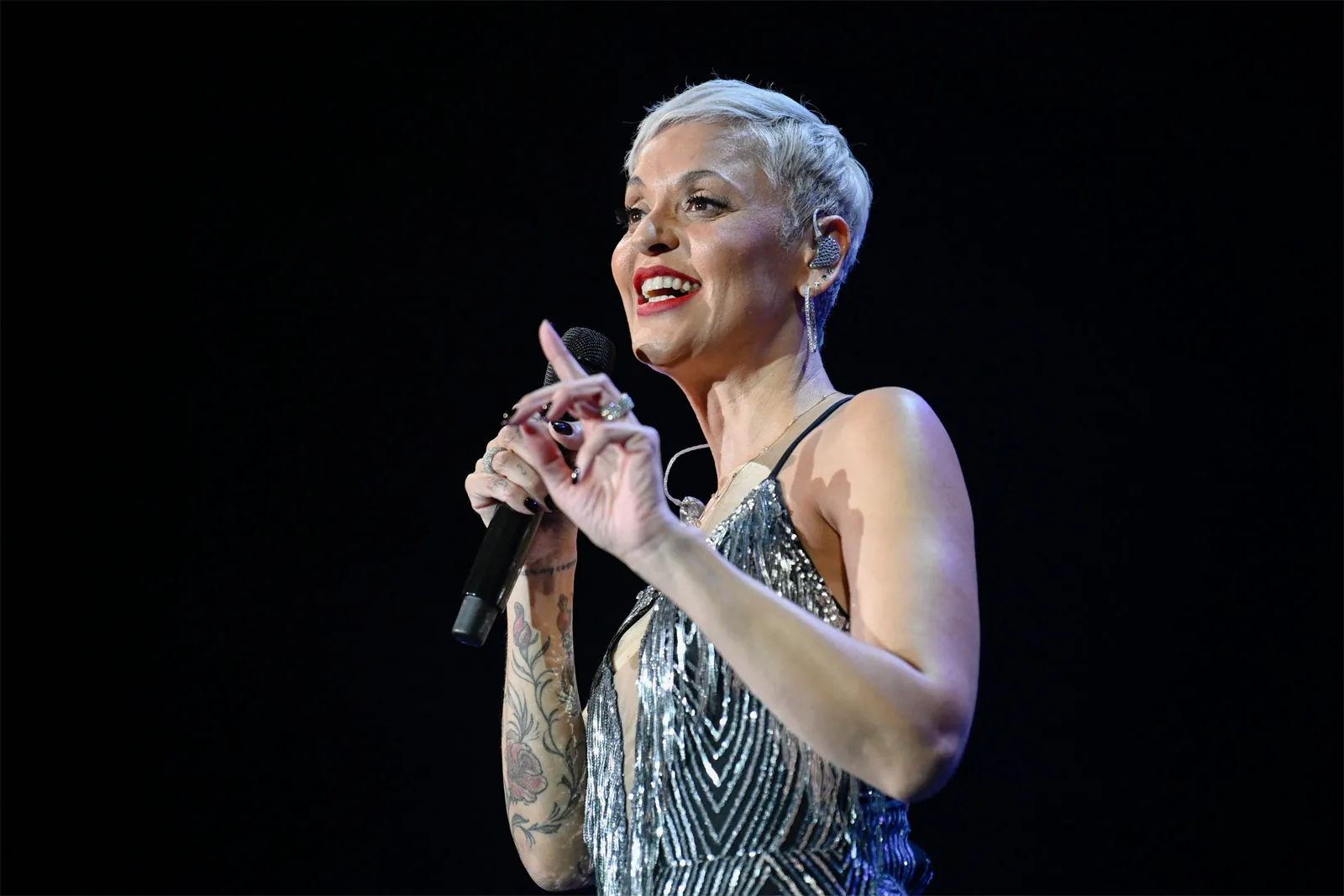 Mariza, legenda viuă a fado-ului portughez, va urca din nou pe scena Sălii Palatului din București în data de 23 februarie 2026, pentru un concert așteptat cu nerăbdare de iubitorii muzicii de calitate