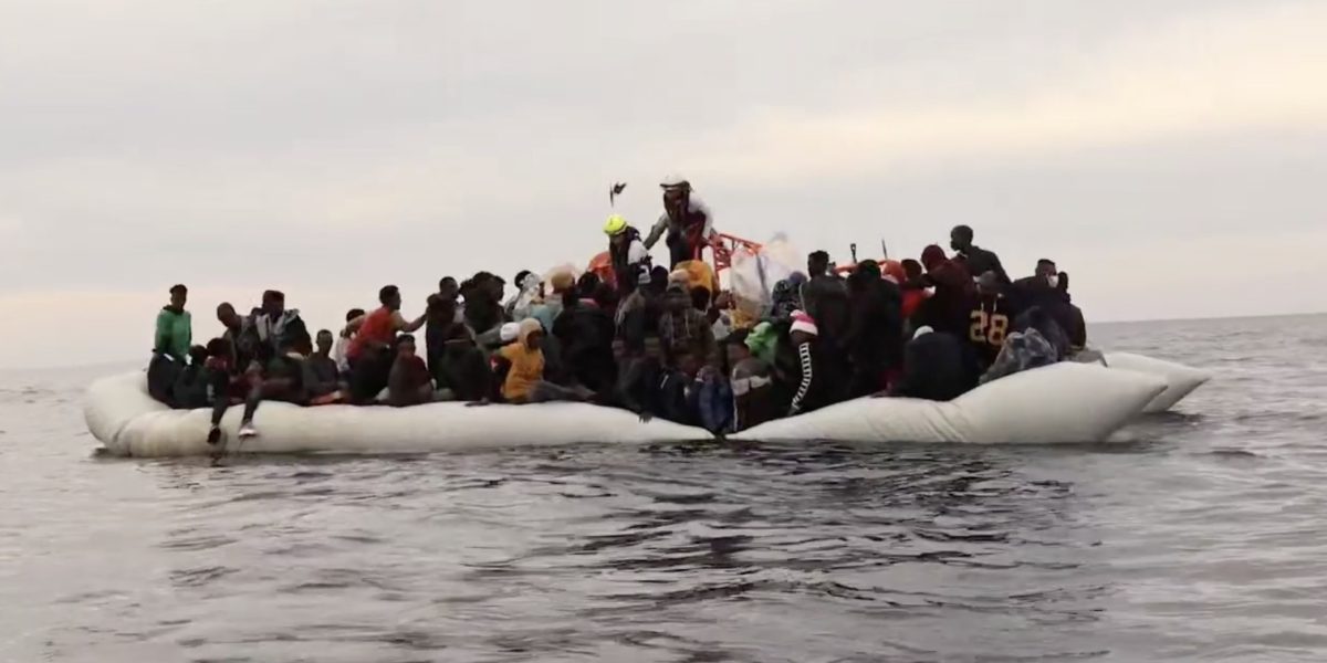 Migranti-Barca-pneumatica-Marea-Mediterana.jpg - ReporterUrban