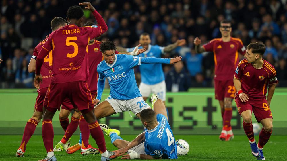 Nessun vincitore nel posticipo tra Napoli e Roma