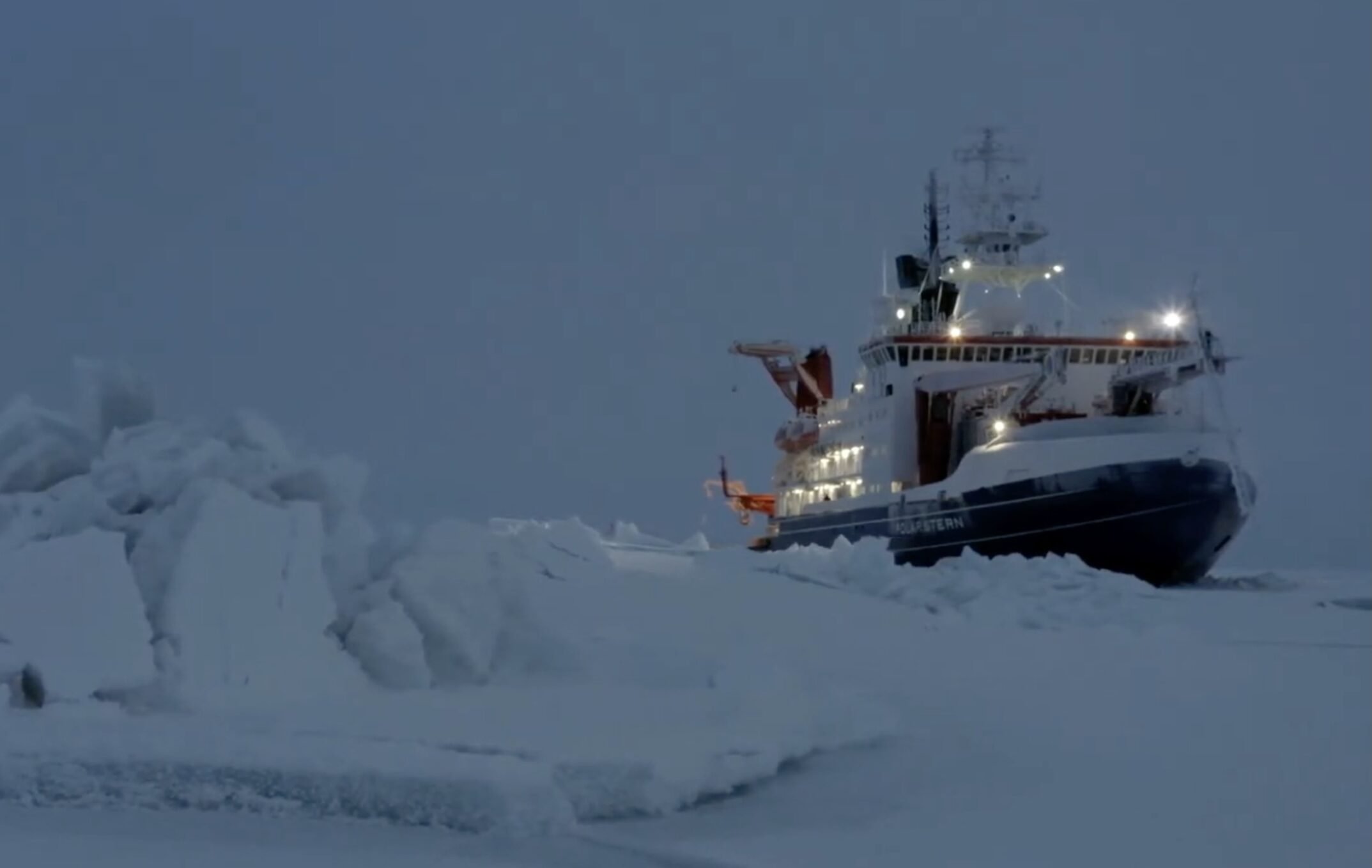O nava de cercetare germană pregătește din nou terenul pentru studiile științifice în Antarctica