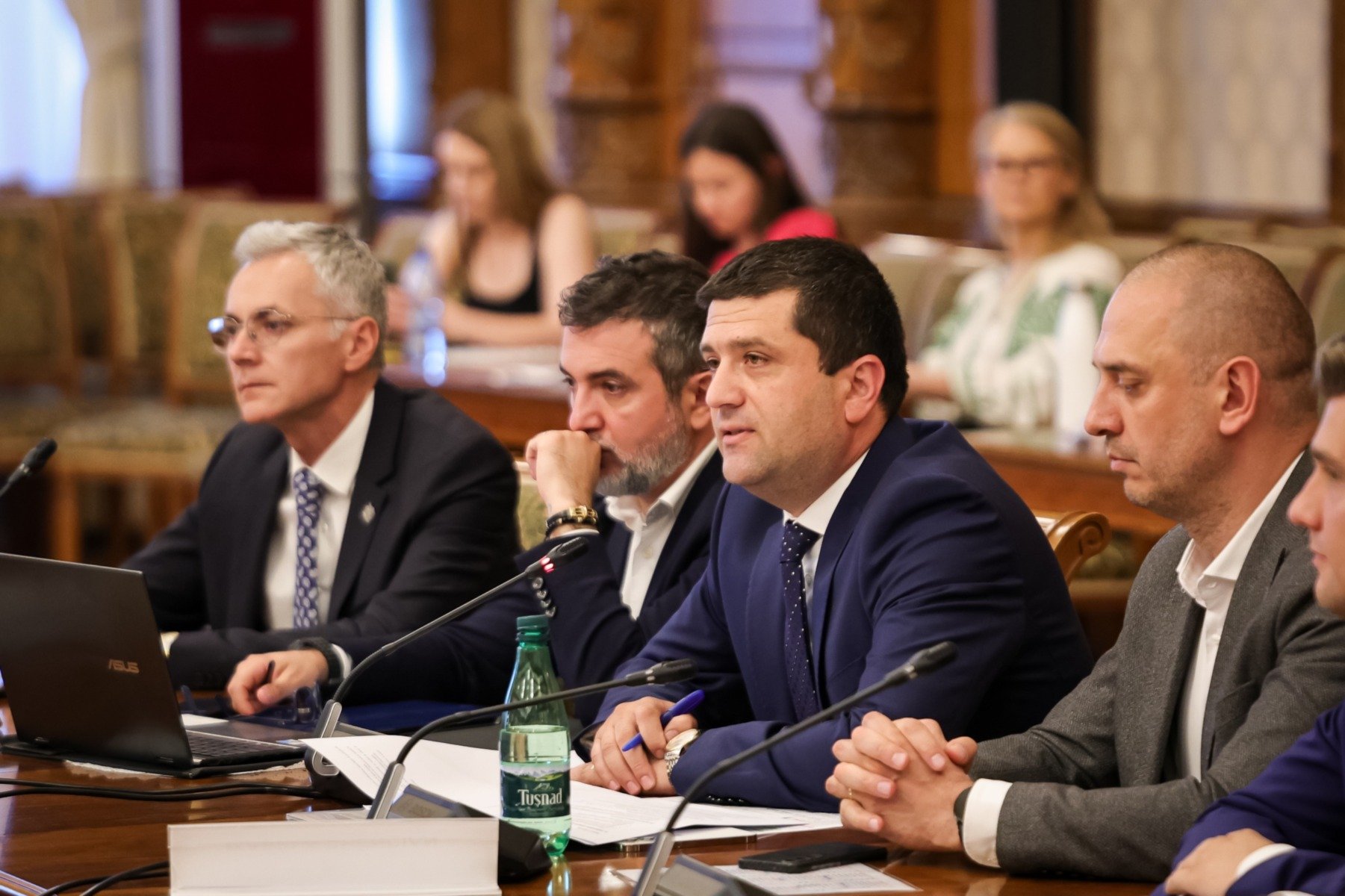 Ministrul Apărării, Radu Miruță, confirmă investigații la CSA Steaua pentru gestionarea suspectă a resurselor financiare Ministrul Apărării, Radu Miruță, a făcut joi seara o declarație care marchează o etapă importantă în anchetele legate de managementul Clubului Sportiv al Armatei (CSA) Steaua, confirmând oficial existența unor investigații în desfășurare la nivelul clubului